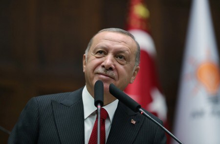 　１１月７日、トルコのエルドアン大統領（写真）は、米国がシリア国境地域からクルド人武装勢力を撤退させるという公約を果たしておらず、来週のトランプ大統領との会談でこの問題を取りあげると明らかにした。１１月５日、アンカラで撮影（２０１９年　ロイターMurat Cetinmuhurdar/トルコ大統領府）