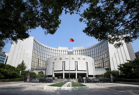 　１１月２０日、中国人民銀行（中央銀行）は、市場の予想通り、銀行貸し出しの新たな指標金利を小幅に引き下げた。写真は北京で昨年９月撮影（２０１９年　ロイター／JASON LEE）
