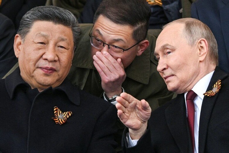 モスクワで軍事パレードに出席した習近平国家主席とプーチン大統領（5月9日）　Sergei Bobylyov/Host agency RIA Novosti/Handout via REUTERS