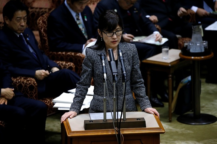 2017年3月、国会で答弁する当時の稲田朋美防衛相。このとき「ない」と言っていた自衛隊のイラク派遣時の日報が今回、出てきた　Issei Kato-REUTERS