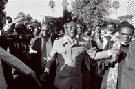 ジンバブエの英雄から独裁者へ、ムガベの37年