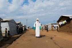 エボラ流行、ＷＨＯがウガンダで終息確認　コンゴなお感染拡大