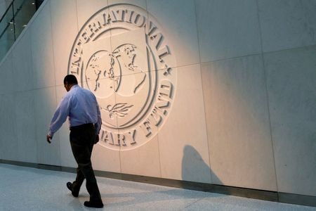 　国際通貨基金（ＩＭＦ）は２０日に開いた理事会で、スリランカに対して約３０億ドルの金融支援を提供することを承認した。写真はＩＭＦ本部。２０１８年５月撮影（２０２３年　ロイター／Yuri Gripas）