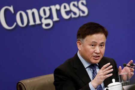 中国人民銀行（中央銀行）は２０日、銀行貸出金利の指標となる最優遇貸出金利（ローンプライムレート、ＬＰＲ）を市場の予想通り据え置いた。写真は、人民銀の潘功勝総裁。２０２４年３月６日に北京で撮影。（２０２４年　ロイター／Tingshu Wang）