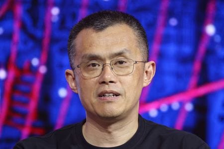 トランプ米大統領は、有罪判決を受けた暗号資産（仮想通貨）交換所大手バイナンスの創業者、趙長鵬（チャンポン・ジャオ）氏に恩赦を与えた。写真は香港で８月撮影（２０２５年　ロイター/Tyrone Siu）