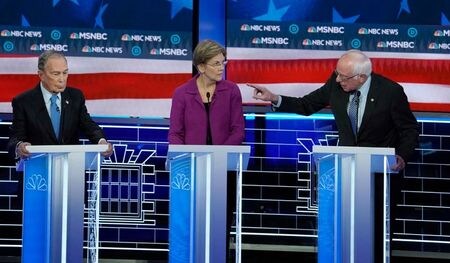 　２月１９日、１１月の米大統領選の候補者絞り込みに向けて野党民主党が１９日にネバダ州で討論会を開いた。写真は討論会の様子。ネバダ州ラスベガスで撮影（２０２０年　ロイター／Mike Blake）