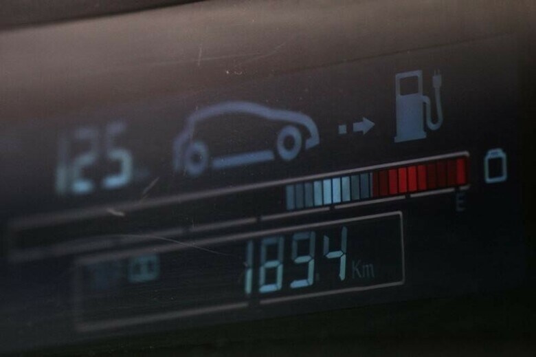 １月２７日、自動車メーカー各社は、中国のグリーンカー市場の急成長を予想するが、環境に優しいはずの電気自動車が逆に、大気汚染をさらに悪化させるとの懸念が広がっている。写真は深セン市で２０１１年６月撮影（２０１６年　ロイター/Tyrone Siu）