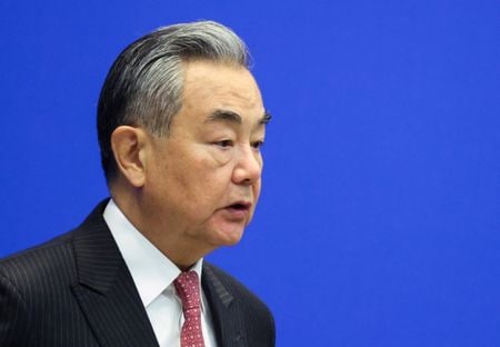 中国の王毅外相。北京で2025年10月撮影。REUTERS/Maxim Shemetov