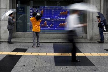 　米株価指数算出会社ＭＳＣＩは８月１１日、先進２３市場と新興２４市場の大型株と中型株を組み入れた世界株指数（ＡＣＷＩ）に１３銘柄を追加し、８銘柄を除外すると発表した。２０１５年７月、都内で撮影（２０２２年　ロイター/Yuya Shino）