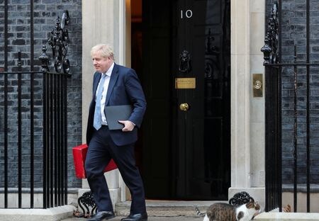 英国のジョンソン首相（写真）とドイツのショルツ首相は４日の電話会談で、西側諸国はロシアに対し、ウクライナへのさらなる侵攻の影響について「明確かつ一貫した」メッセージを伝える必要があるとの見解で一致した。１月撮影（２０２２年　ロイター/May James）