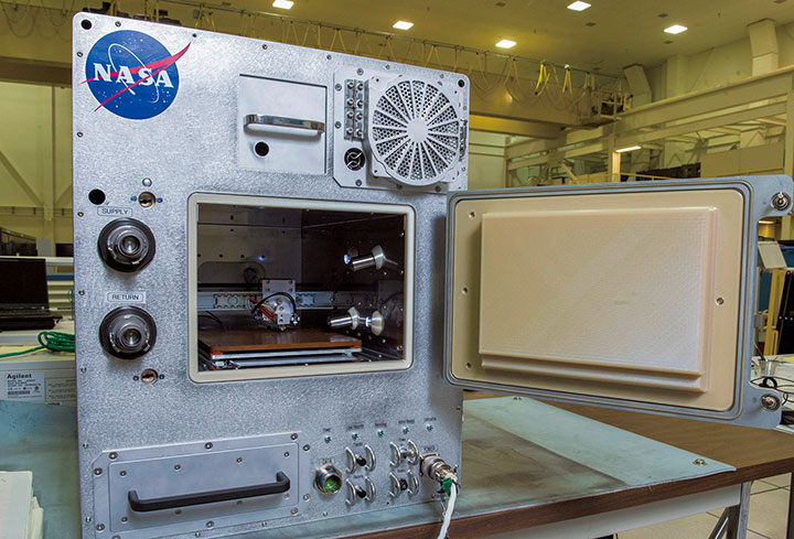 プラスチックの再生処理と3Dプリンターを一体化させた「リファブリケーター」　NASA/MSFC/EMMETT GIVEN