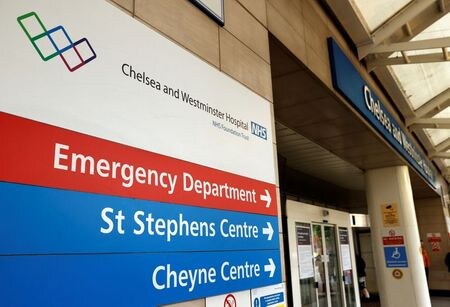 英国で確認された新型コロナウイルス感染症による死者が３万２０００人を超え、イタリアを抜いて欧州で最多となった。ロンドンで４月撮影（２０２０年　ロイター/JOHN SIBLEY）