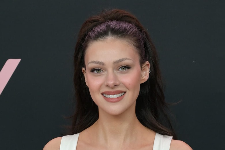 ニコラ・ペルツ（2024年2月、ロサンゼルス）　Featureflash Photo Agency-Shutterstock