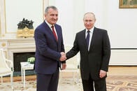 ロシア編入目指す南オセチアが新たな火種に　「ナチズムを撲滅して人権を守る」と指導者