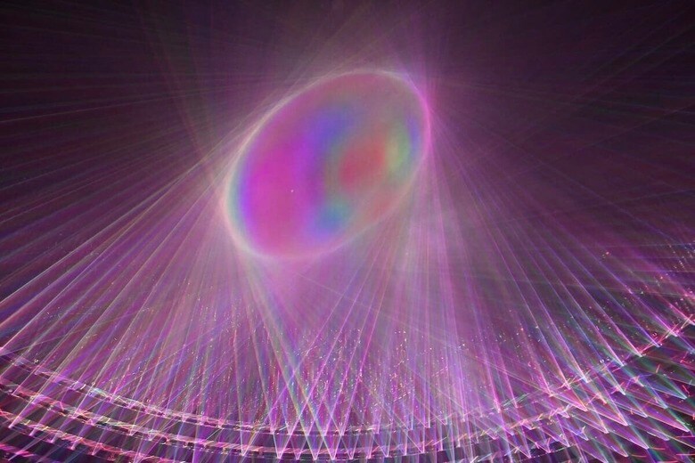 没入型アートで知られる「チームラボ・フェノメナ」　E.J.Melian-Shutterstock