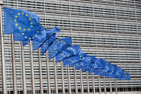 ３月８日、旧ソ連アルメニアのミルゾヤン外相は、ＥＵへの加盟を検討していると明らかにした。写真はＥＵの旗。ブリュッセルで２０２１年７月撮影（２０２４年　ロイター／Yves Herman）