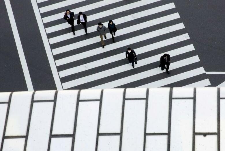日本の4─6月実質国内総生産(GDP)は年率27.8%のマイナスとなった。新型コロナウイルスの感染拡大が直撃したためで、事実上、戦後最悪の落ち込み込みとなった。写真は2016年2月、東京で撮影(2020年　ロイター/Thomas Peter)
