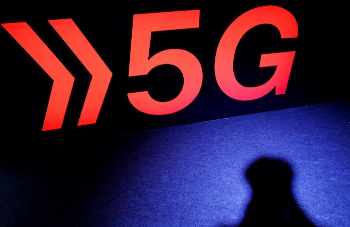 NTTドコモの５Gブース（2019年の東京ゲームショウ）。3Gでは技術革新の中心的な担い手だったが、5Gでは脇役だ　Issei Kato-REUTERS