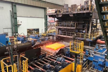 　バイデン米政権は７月１０日、中国産の鉄鋼とアルミニウムがメキシコを経由した迂回輸入により関税を逃れることができないようにする新たな措置を発表した。写真は中国湖北省にある宝鋼集団の製鉄所。昨年６月撮影（２０２４年　ロイター/Amy Lv）