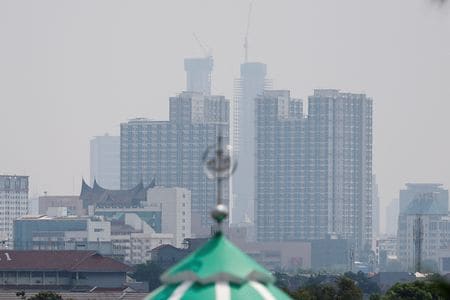 大気汚染防止技術を提供するスイスのＩＱＡｉｒのデータで、インドネシアの首都ジャカルタ（写真）が世界で最も大気汚染の深刻な都市となった。（２０２３年　ロイター/Willy Kurniawan）