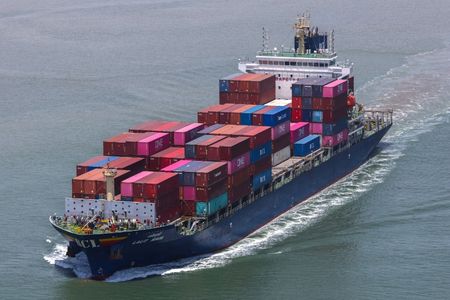 ベトナム商工省は２０日、ジエン商工相が１９日夜に米高官らと新たな貿易協定に関するオンライン協議を行ったと発表した。資料写真、ハイフォン港で４月撮影（２０２５年　ロイター/Athit Perawongmetha）