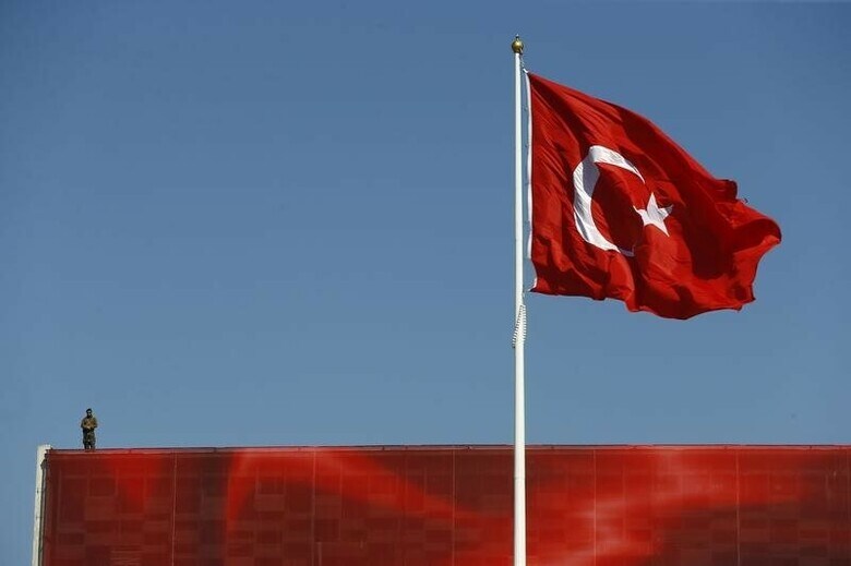 ７月２８日、トルコのエルドアン政権は２７日、クーデター未遂事件の首謀者とみなす米国在住のイスラム教指導者ギュレン師の支持者を一掃する動きを加速させた。イスタンブールで２４日撮影（２０１６年　ロイター/Osman Orsal）