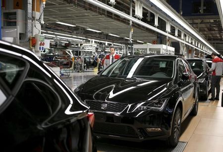 　１１月２日、マークイットが発表した１０月のユーロ圏製造業購買担当者景気指数（ＰＭＩ）改定値は５２．３と前月の５２．０から小幅上昇した。写真はスペインのバルセロナ近郊の自動車工場。２０１４年１２月撮影（２０１５年　ロイター/Gustau Nacarino）