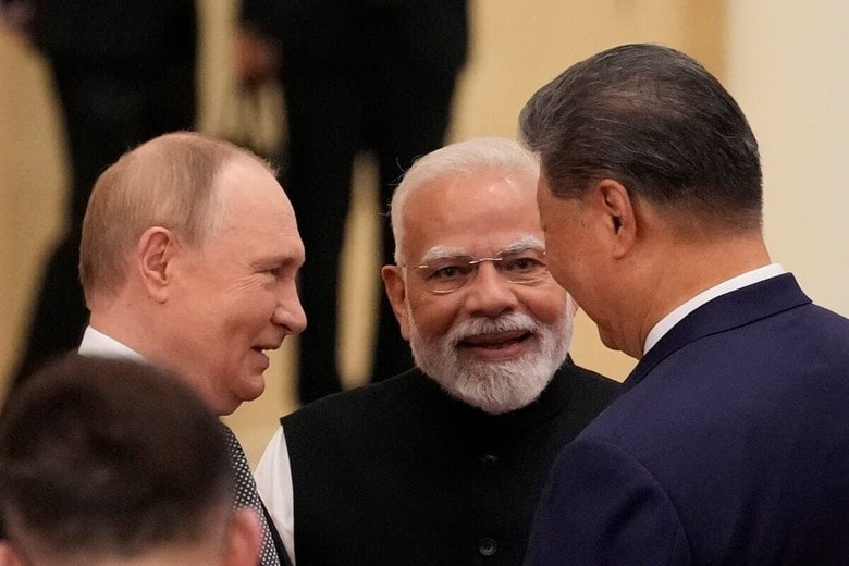 中国で開催される上海協力機構サミットを前に、ロシアのプーチン、中国の習近平と会談したインドのモディ（9月1日、天津）　SUO TAKEKUMA/Pool via REUTERS