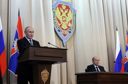 ロシア・モスクワで開かれた連邦保安局（ＦＳＢ）の理事会に出席したプーチン大統領。２４日撮影の提供写真。Sputnik/Mikhail Metzel/Pool via REUTERS