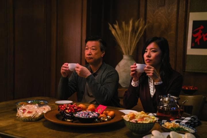 ピンルイ(左)は娘を厳しく育てるが、2人の間には距離が...　SARAH SHATZ/NETFLIX