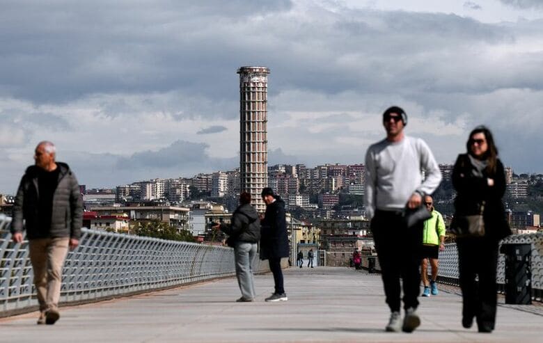 写真はナポリの通り。3月17日、イタリア・ナポリで撮影。 REUTERS/Matteo Ciambelli