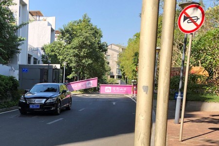 　１１月２６日、中国政府の指導部は、香港のデモによる混乱収拾に向け、香港に近い本土側に危機管理センターを設置、これを出先機関である香港連絡弁公室に代わる正式な連絡本部とする案を検討している。写真は広東省のバウヒニア・ヴィラで２１日撮影（２０１９年　ロイター／David Kirton）