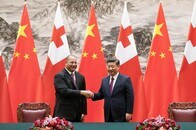 中国「小切手外交」で攻勢　南太平洋諸国を借金漬けに