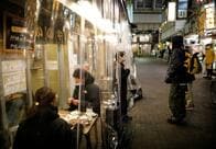 緊急事態宣言発出に企業も対応　小売り･飲食･テーマパークが時短など