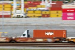 米3月モノの貿易赤字、879億ドルに拡大　輸入の伸びが輸出上回る