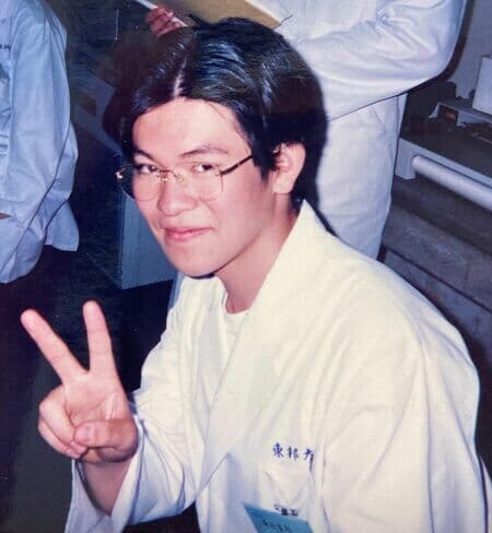 高校の化学部時代の佐藤さん