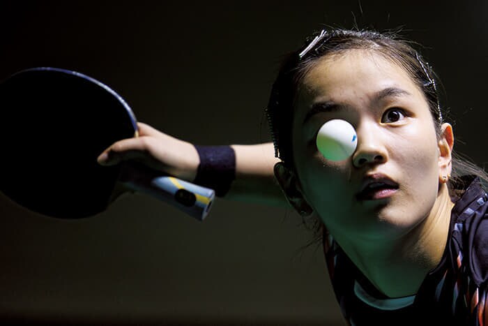 「ラケット競技」部門 『キム・ナヨン』 »by Abelardo Mendes Jr. ブラジルで行われた卓球の国際大会WTTスターコンテンダー・フォズ・ド・イグアスで、韓国のキム・ナヨン選手の鋭いまなざしを捉えた(25年8月)