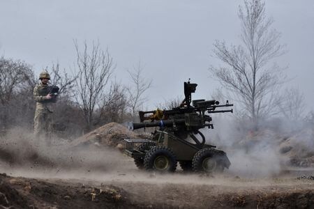 ロシア国防省は１７日、ロシア軍がウクライナ南部で軍を進め、ザポロジエ市に迫っていると明らかにした。写真は同市で１３日撮影の提供写真/Ukrainian Armed Forces/Handout via REUTERS）