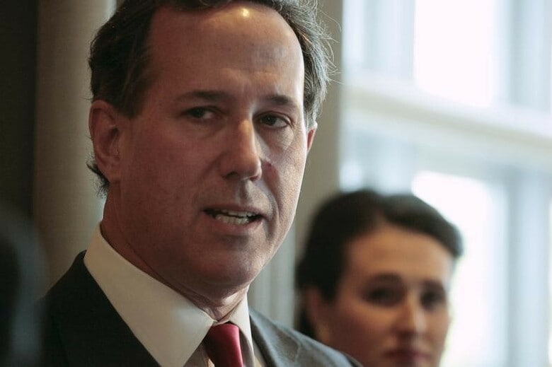 ２月３日、米大統領選の候補者指名争いから、共和党の２候補が撤退を表明した。写真はサントラム元上院議員。アイオワで１月撮影（２０１６年　ロイター／Brian Frank）