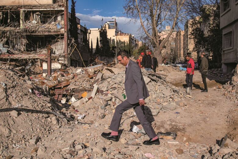 テヘラン市内のこの地区では3月半ばの爆撃で住宅商業ビルが破壊された　MAJID SAEEDI/GETTY IMAGES