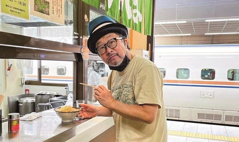 物語が始まった一杯の立ち食いそば　SENRI OE
