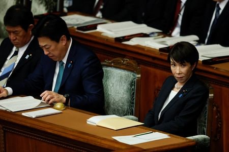 写真は高市首相（右）。2月20日、東京で撮影。REUTERS/Kim Kyung-Hoon