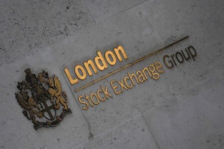 ロンドン証券取引所グループ（ＬＳＥＧ）は３日、ウクライナへの侵攻を受けたロシアに対する金融制裁について、事業への影響は最小限にとどまるとの見方を示した。２０１７年撮影。（２０２２年　ロイター/Toby Melville/File Photo）