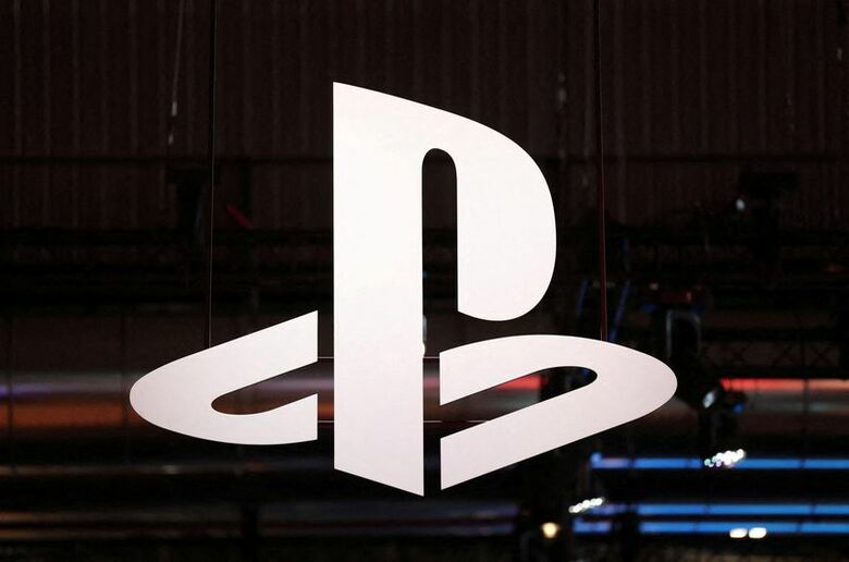 ソニーグループのゲーム機「プレイステーション」のロゴ。2023年11月5日、パリで撮影。REUTERS/Claudia Greco/File Photo