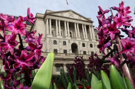 イングランド銀行（ＢＯＥ、英中央銀行）のクレア・ロンバルデリ次期副総裁（金融政策担当）は１６日、利下げをする方向性は明らかだとの見解を表明した。３月撮影（２０２４年　ロイター/Toby Melville）