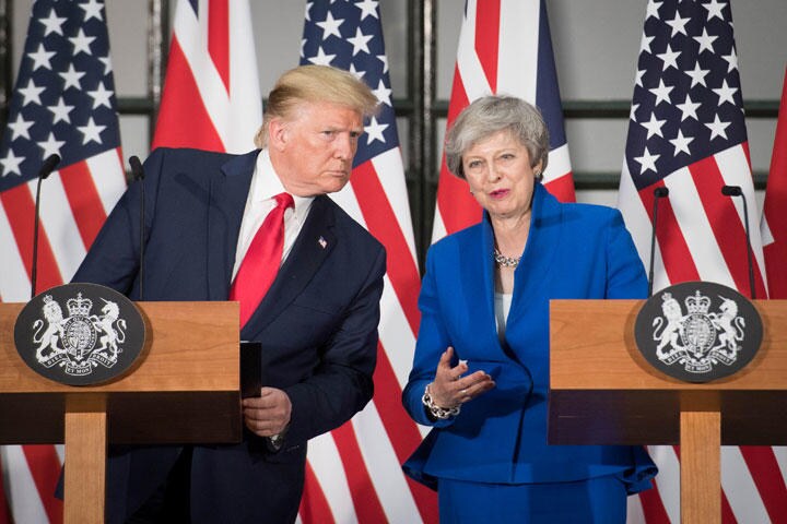 イギリスのメイ首相とトランプ米大統領の共同記者会見ではブーイングも（19年6月4日）Stefan Rousseau/REUTERS