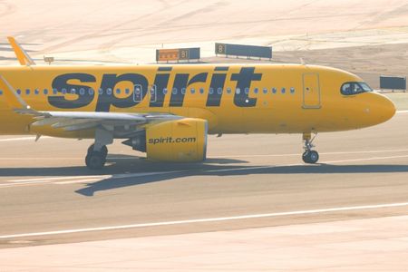 ジェットブルー航空とスピリット航空は１９日、両社の合併を阻止した連邦地裁の判決を不服として、控訴すると発表した。写真はスピリット機。１月１６日、カリフォルニア州サンディエゴで撮影（２０２４年　ロイター/Mike Blake）