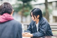 先進国はぜいたく品を必需品にすることで貧しくなる