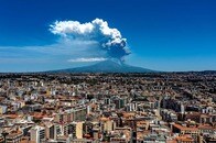 イタリアにある欧州最大の活火山が10年ぶりの大噴火...世界遺産の火山がもたらした被害は？