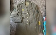 仮装用に買った軍服の「持ち主」を探せ！手がかりは記章と姓と認識番号…ハロウィンが繋いだ奇縁
